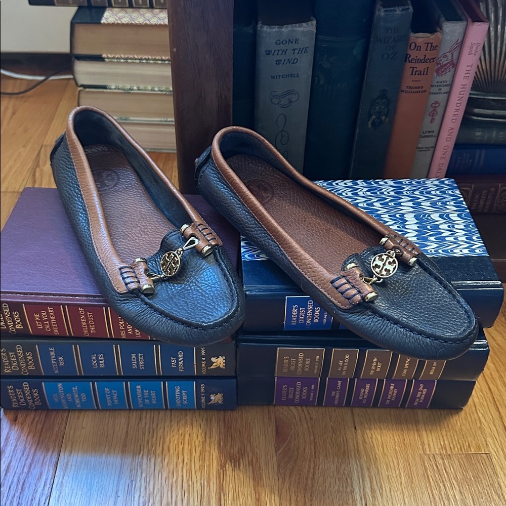 Tory Burch pebbled leather shoes flats